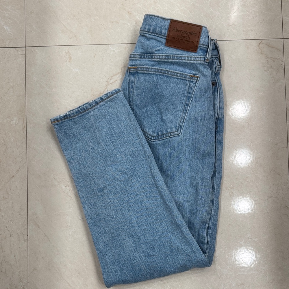 Abercrombie & Fitch Men's Light Blue Straight Jeans